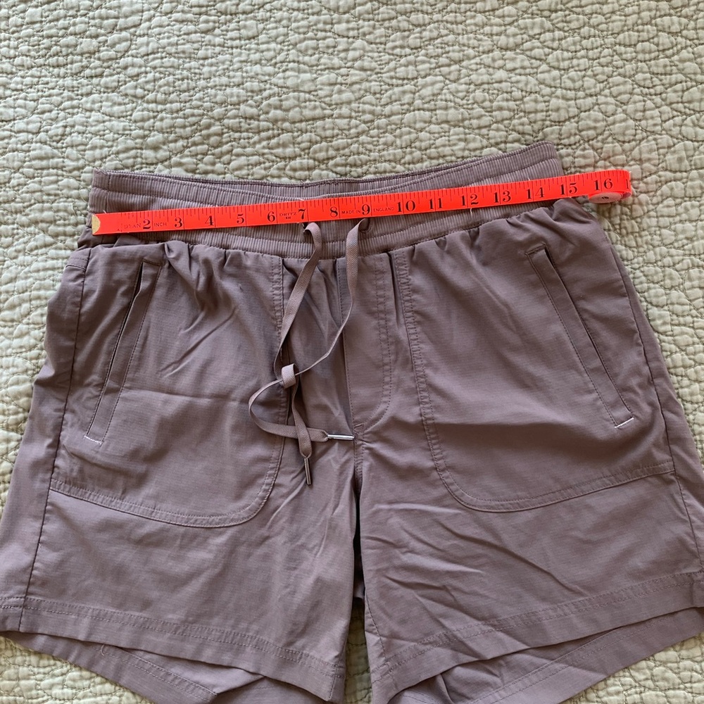 L.L. Bean Women's Vista Camp Shorts Taupe S - Picture 9 of 15